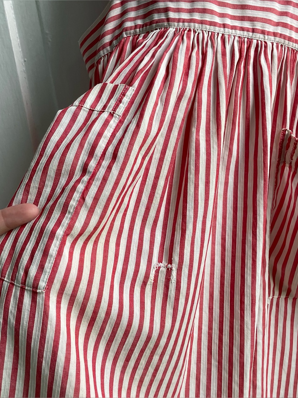 Vintage 50s/60s Candy Striper volunteer Striped White & Pink Pinafore Apron GSH - Picture 16 of 16